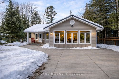 612 York Ave, Sauble Beach, ON, N0H2G0 | Card Image
