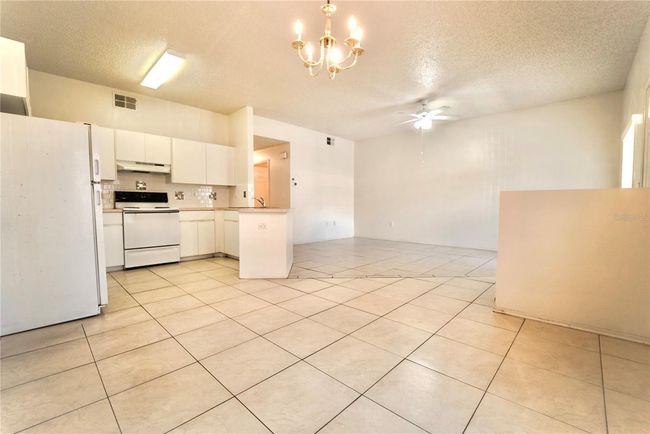 Eat-In kitchen | Image 11