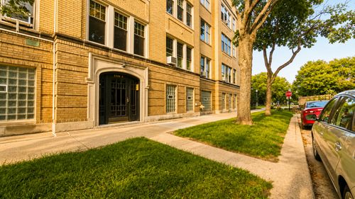 apt2-2208 W Winnemac Avenue, Chicago, IL, 60625 | Card Image