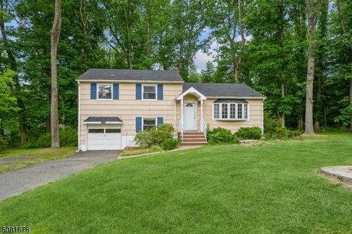 42 Warren St, Whippany, NJ, 07981-1921 | Card Image