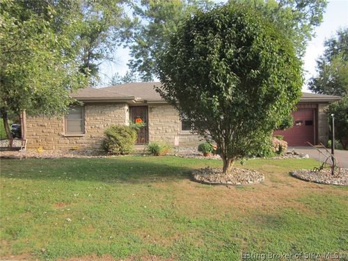 102 Maevi Dr, New Albany, IN, 47150-4525 | Card Image