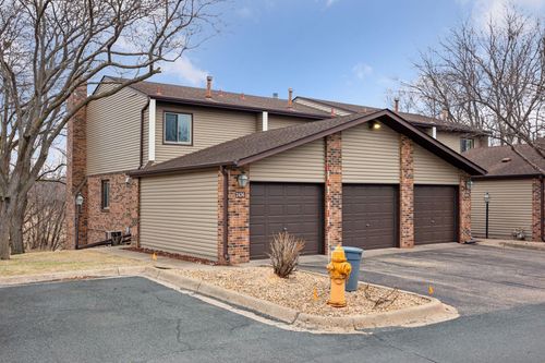 2436 Mendelssohn Ln N, Golden Valley, MN, 55427 | Card Image