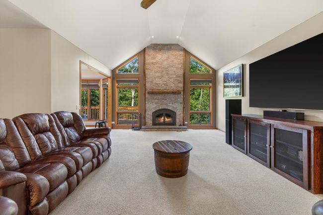 10605 Red Hawk Ln, House other with 5 bedrooms, 4 bathrooms and 3 parking in Spring Grove IL | Image 9