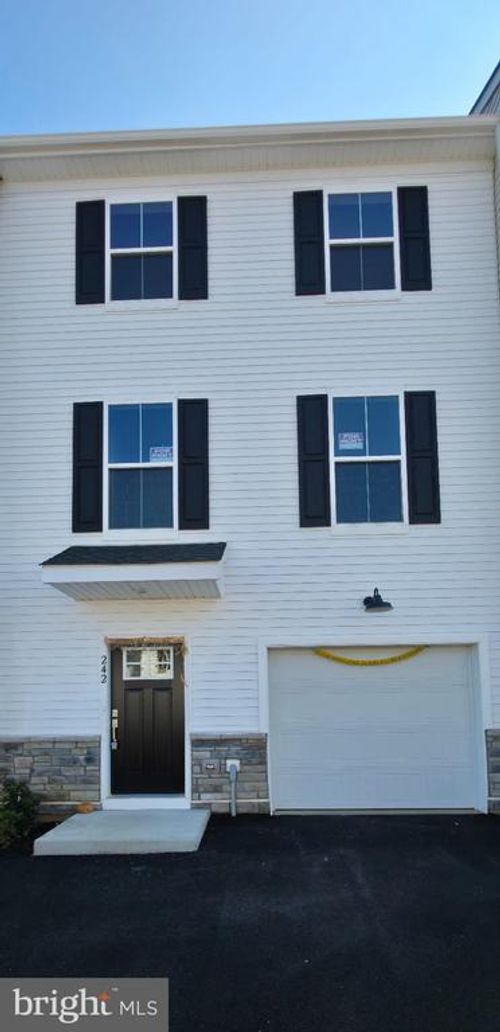 242 Talucci Dr, DOWNINGTOWN, PA, 19335-2871 | Card Image