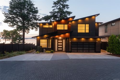 4599 Cordova Bay Rd, Victoria, BC, V8Y2K1 | Card Image