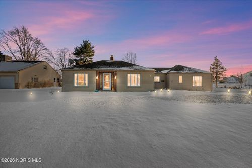 907 Huddle Rd, Napoleon, OH, 43545-9266 | Card Image