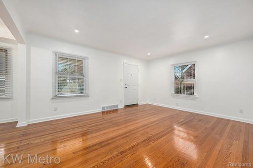 20115 Ward St, Detroit, MI, 48235-1142 | Card Image