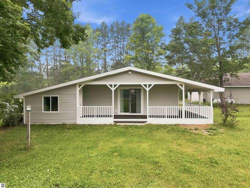 2531 S 33 1/2 Rd, Cadillac, MI, 49601-9005 | Card Image