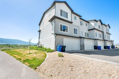 25-672 E 730 N, Hyrum, UT, 84319-3111 | Card Image