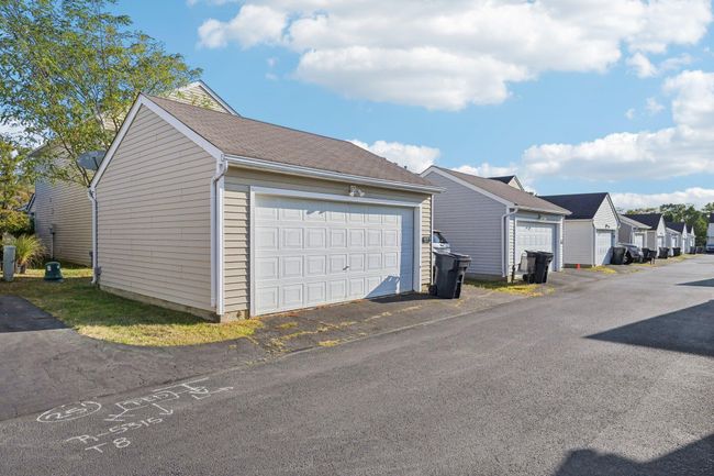 5307 Valley Forge St, Condo with 3 bedrooms, 3 bathrooms and null parking in Orient OH | Image 45