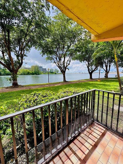 10915-4805 Nw 7th St, Miami, FL, 33126-2175 | Card Image