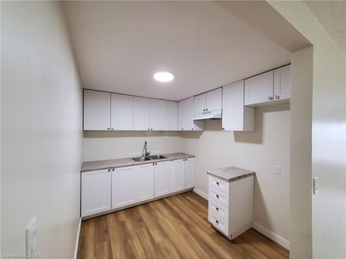 2-585 King Street, Welland, ON, L3B3L3 | Card Image