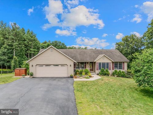81 Fairview Oaks Ln, BERKELEY SPRINGS, WV, 25411-9402 | Card Image
