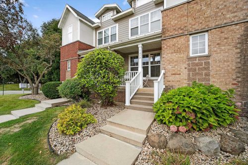 5472 Coachman Pl, Fitchburg, WI, 53711-7118 | Card Image