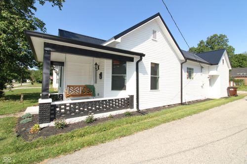 30 W College St, North Vernon, IN, 47265-1822 | Card Image