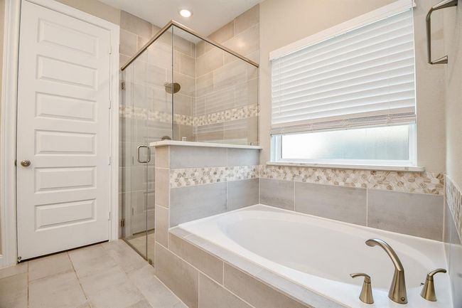 2626 Summer Indigo Trl, House other with 5 bedrooms, 3 bathrooms and 2 parking in Pearland TX | Image 25