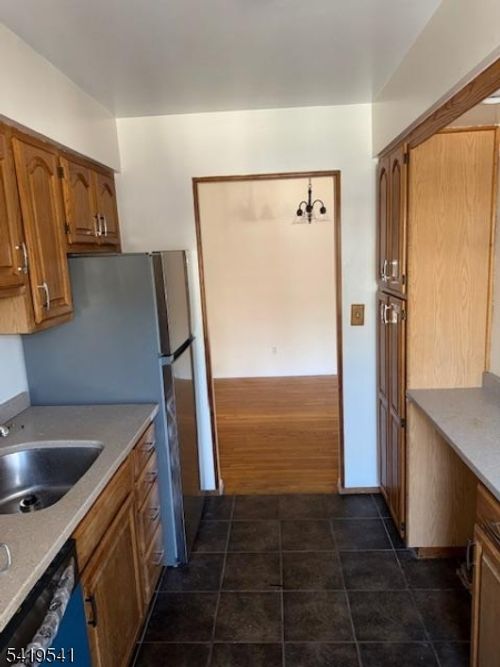 1624 Valley St, Fort Lee, NJ, 07024-2529 | Card Image