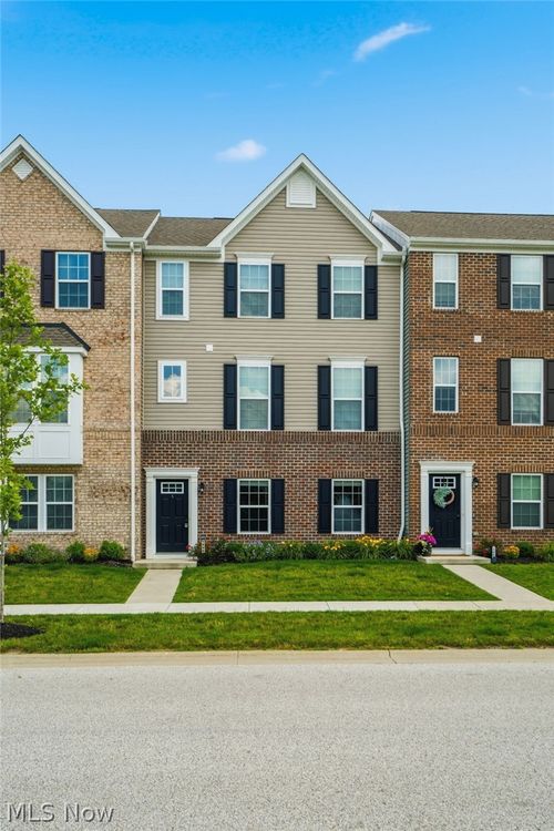 1666 N Eckert Ln, Akron, OH, 44313-7995 | Card Image