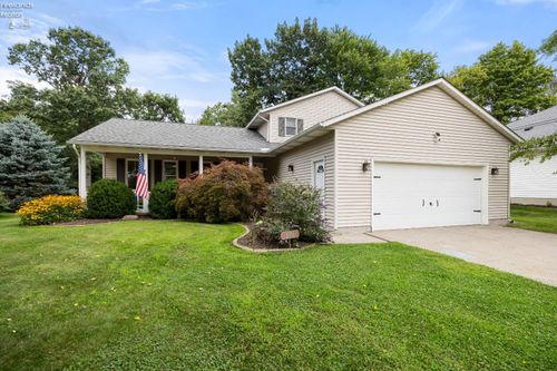 876 Moss Canyon Dr, Amherst, OH, 44001-2544 | Card Image