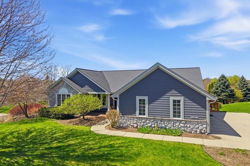 W136N6719 Claas Road, Menomonee Falls, WI, 53051 | Card Image