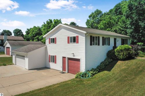 726 Washington St, Cadillac, MI, 49601-2098 | Card Image