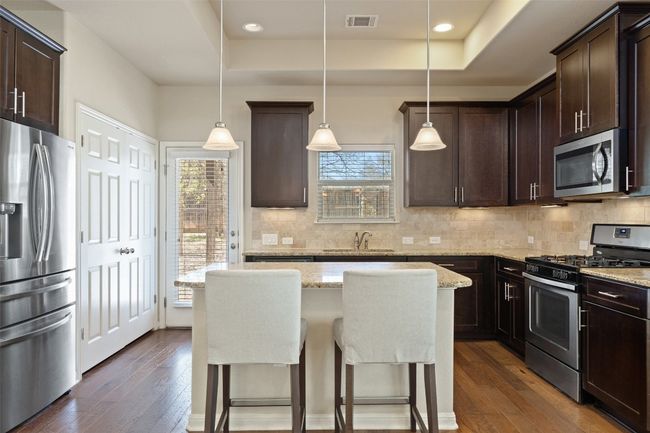A convenient breakfast bar is available for casual dining and gatherings. | Image 7