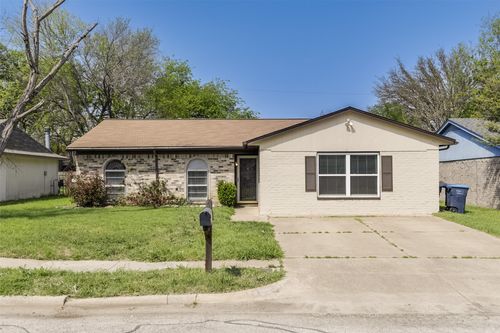 3813 Arnold Dr, Fort Worth, TX, 76140-2705 | Card Image