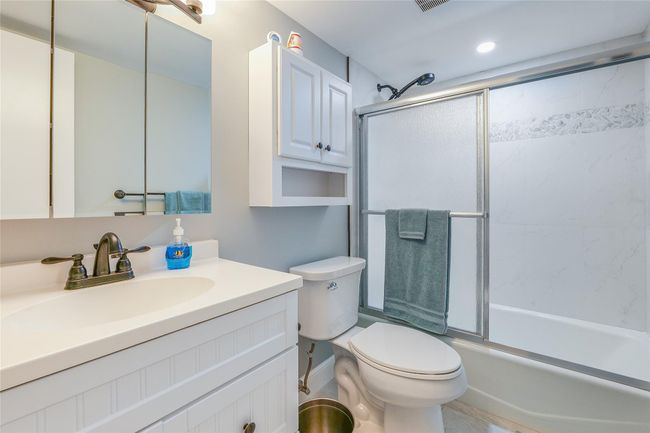 APT-708B - 3910 Inverrary Blvd, Condo with 3 bedrooms, 3 bathrooms and null parking in Lauderhill FL | Image 23