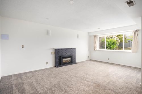 lower-414 W Kings Rd, North Vancouver, BC, V7N2M3 | Card Image