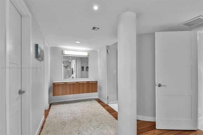 PHH - 9225 Collins Ave, Condo with 3 bedrooms, 3 bathrooms and null parking in Surfside FL | Image 25