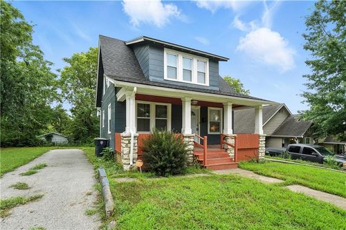 2711 Kensington Ave, Kansas City, MO, 64128-1317 | Card Image