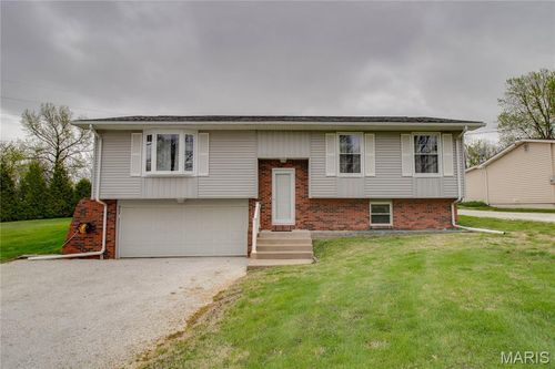 935 Forest St, Jerseyville, IL, 62052-1115 | Card Image