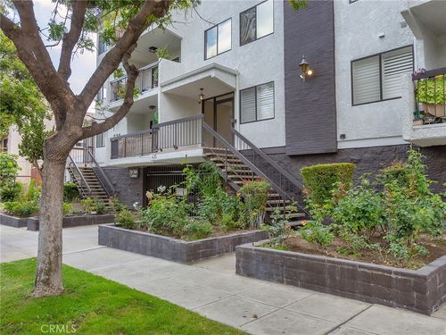 203-635 E Elmwood Ave, Burbank, CA, 91502-1513 | Card Image