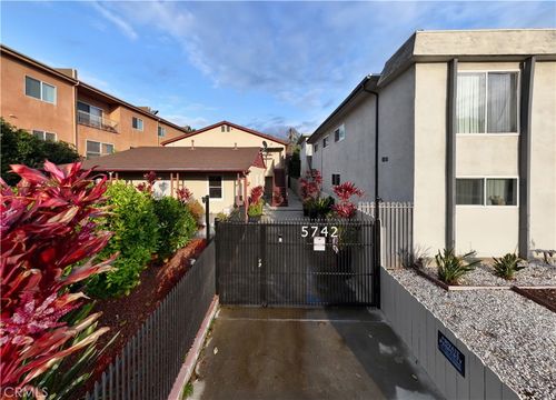 apt-2-5742 Woodman Ave, Valley Glen, CA, 91401-4484 | Card Image