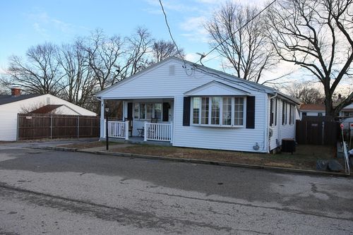 8 Time St, North Providence, RI, 02904-4722 | Card Image