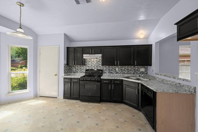 15819 Nutcracker Ct, House other with 3 bedrooms, 2 bathrooms and 2 parking in Humble TX | Image 7
