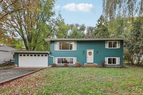 402 Caroll St, OSCEOLA, WI, 54020-8146 | Card Image