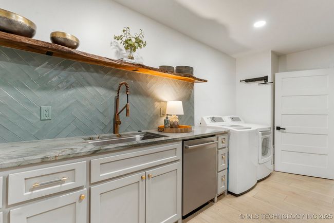 Scullery / prep-kitchen | Image 41