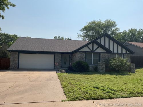 3209 Skylane Dr, Sand Springs, OK, 74063-3037 | Card Image