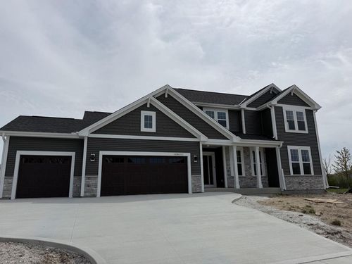 N73W17723 Mineral Drive, Menomonee Falls, WI, 53051 | Card Image