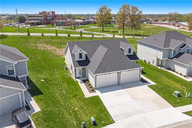 710 Ridge Dr, Townhouse with 2 bedrooms, 2 bathrooms and null parking in Smithville MO | Image 20