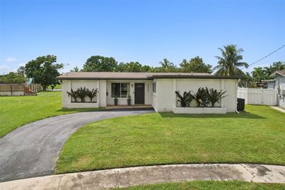 2461 Nw 87th Ave, House other with 2 bedrooms, 2 bathrooms and null parking in Sunrise FL | Image 2