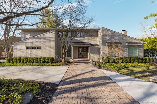 4695 Maura Ln, West Bloomfield, MI, 48323-3625 | Card Image