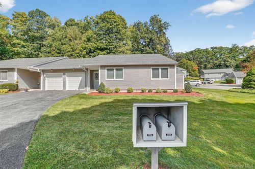 b-193 Long Hill Dr, Yorktown Heights, NY, 10598-5200 | Card Image