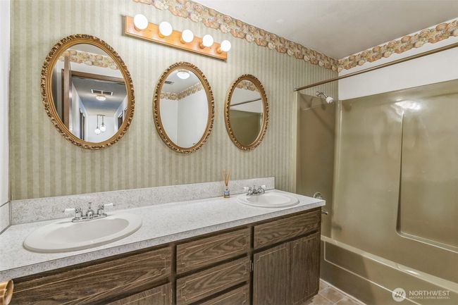 Full Bath | Image 27
