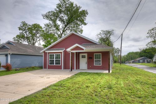 901 N Hall St, Webb City, MO, 64870-1133 | Card Image