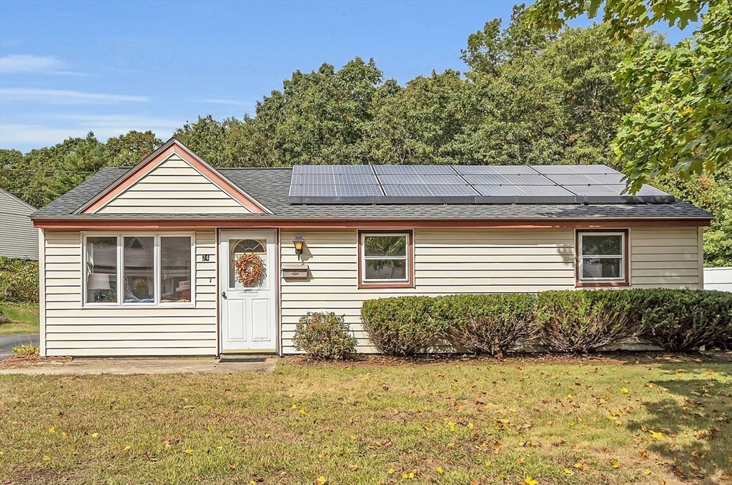 Candice St, Clinton, MA 01510