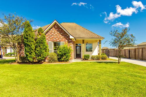 112 Dicharry Ct, Thibodaux, LA, 70301-1622 | Card Image