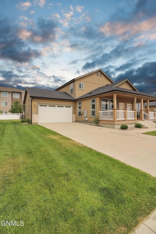 801 40th Street E, Williston, ND, 58801 | Card Image