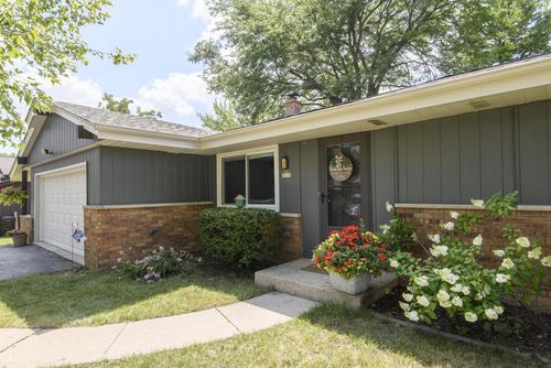3575 S Cottonwood Road, New Berlin, WI, 53151 | Card Image